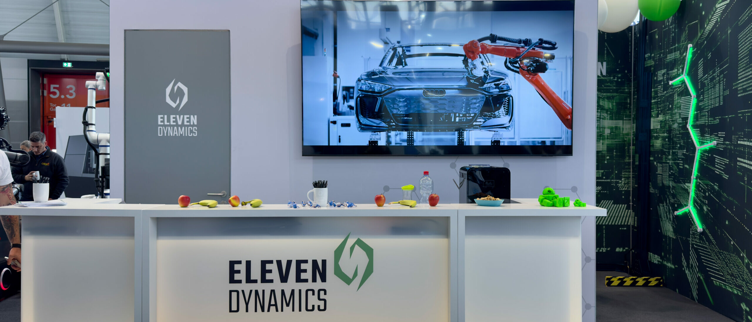Messestand Eleven Dynamics mit Bildschirm