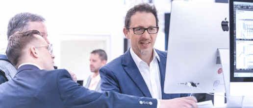 Personen vor Bildschirm